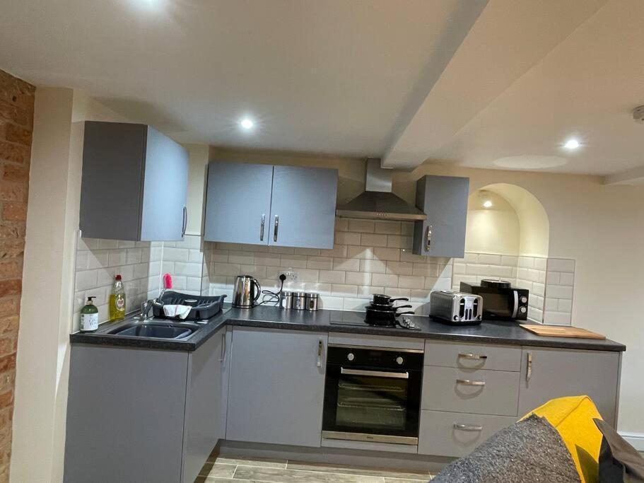 1 Hatton House 2 Bedroom 2 Bathroom Spacious Basement Flat Newark-on-Trent (Nottinghamshire) Exterior foto